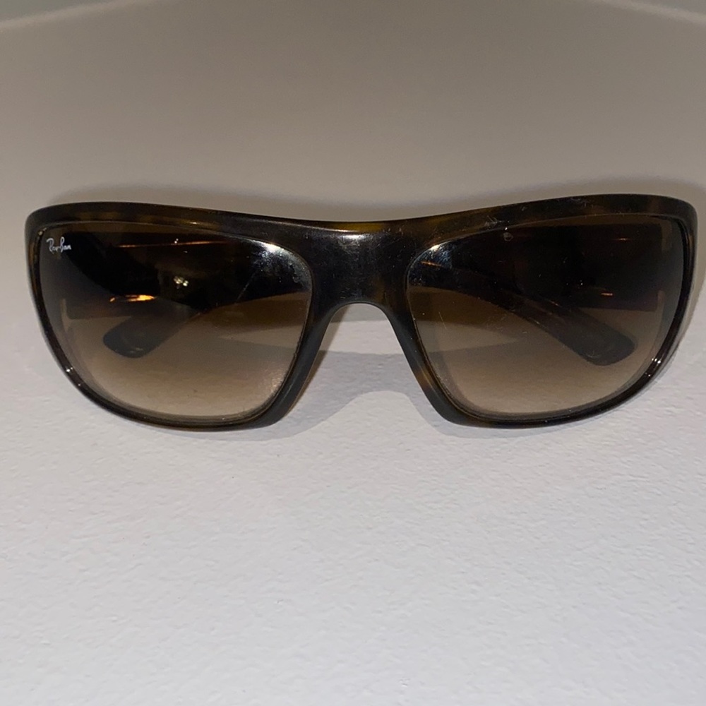 Authentic Ray Ban, women’s, tortoise shell sunglasses